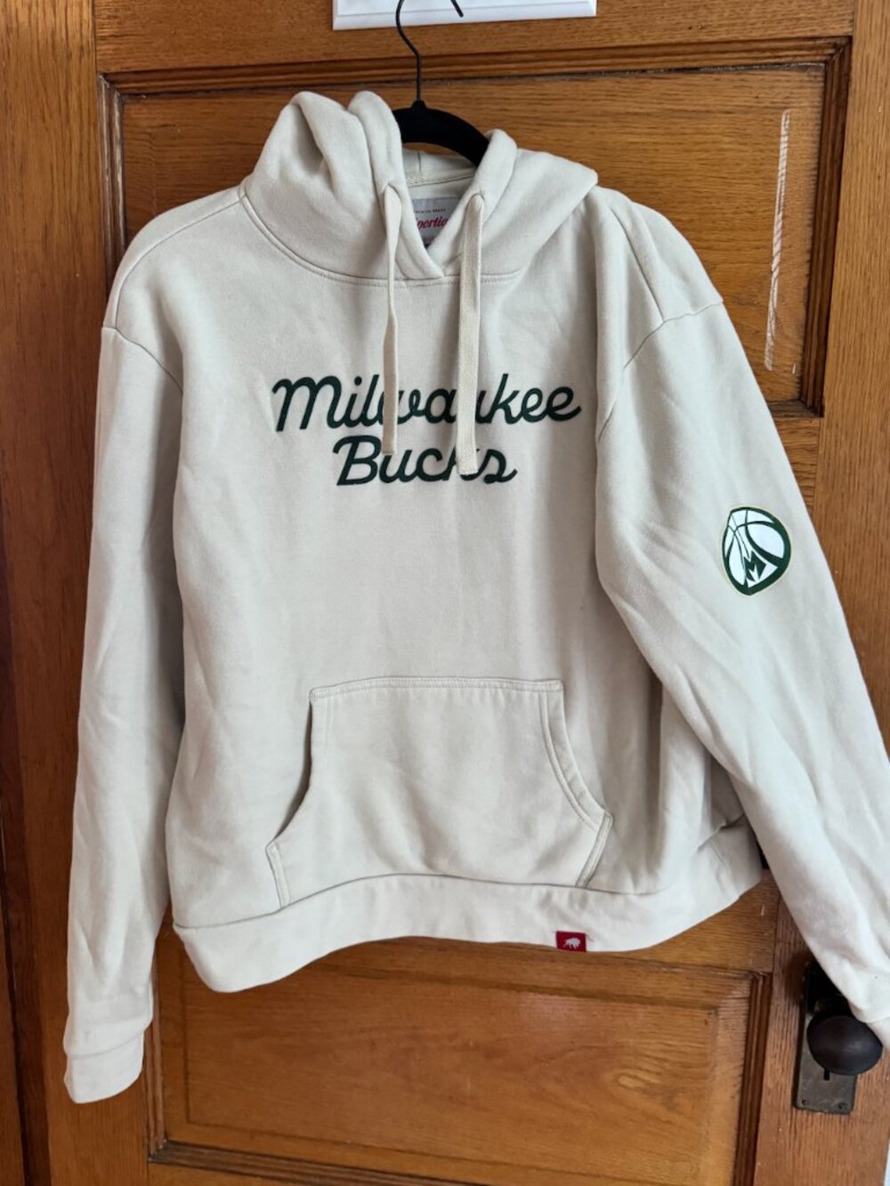 Sportiqe Milwaukee Bucks Cream Hoodie Size L